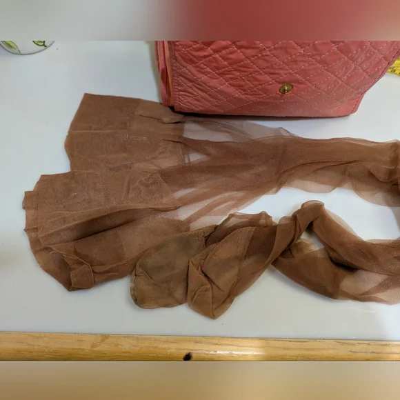 VTG Hosiery Bag w/7 Pairs Of Stockings - Picture 4 of 8